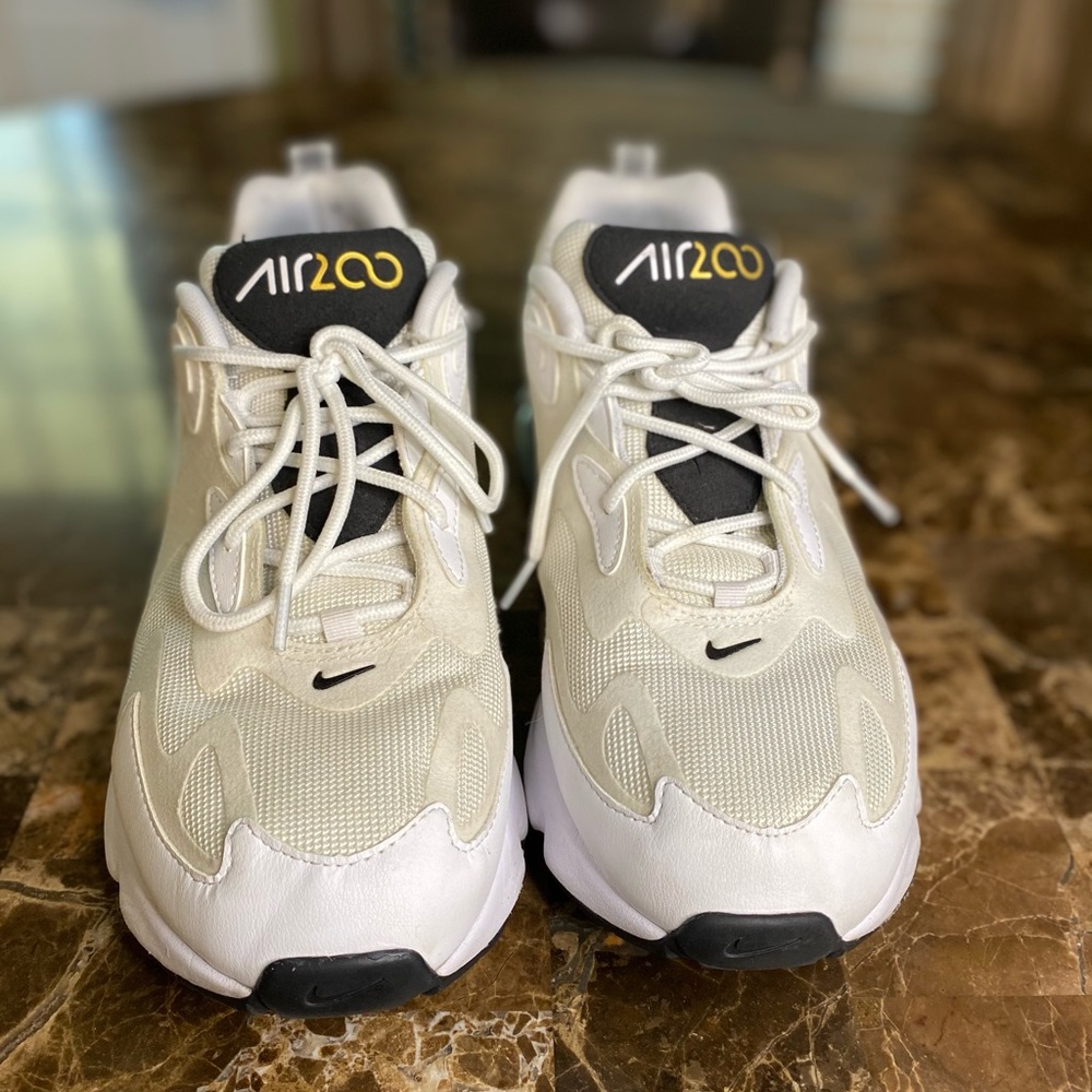 NIKE AIRMAX 200